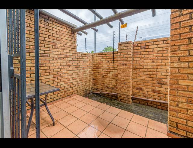 2 BEDROOM APARTMENT FOR SALE IN HONEYPARK